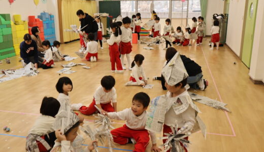 新聞紙あそび　１月21日